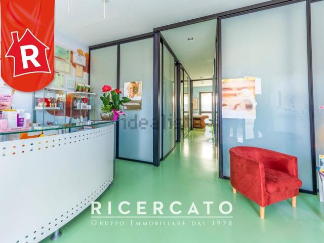 Locale Commerciale in vendita a Puglia, Lecce