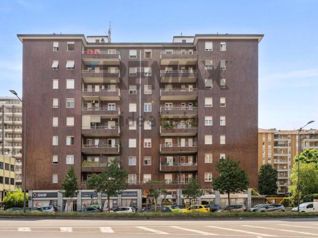 Locale Commerciale in vendita a Municipio 6, Milano
