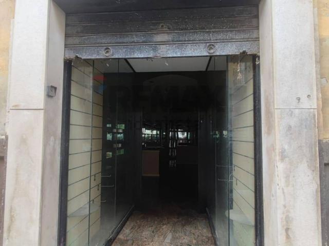 Locale Commerciale in vendita a Municipio 1, Puglia