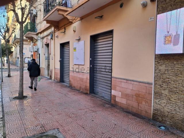 Locale Commerciale in vendita a Puglia, Taranto