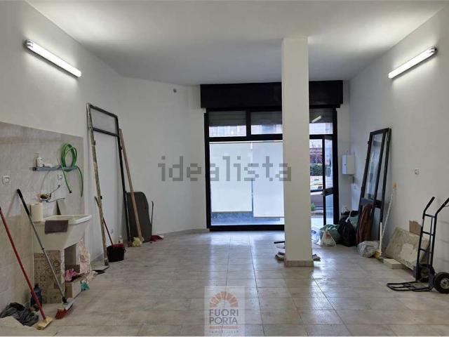 Locale Commerciale in vendita a Puglia, Lecce