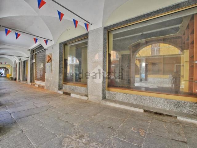 Locale Commerciale in vendita a Piemonte, Vercelli