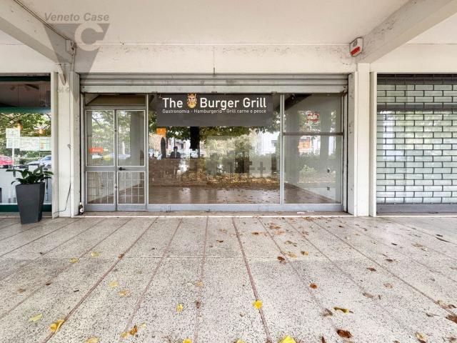 Locale Commerciale in vendita a Padova