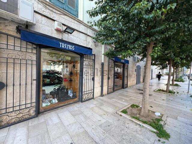 Locale Commerciale in vendita a Puglia, Barletta-andria-trani