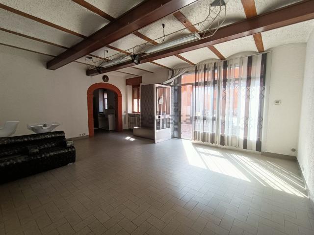 Locale Commerciale in vendita a Pontenure, Reggio Emilia
