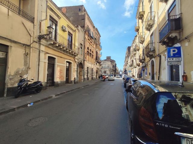 Locale Commerciale in vendita a Centro storico, Catania