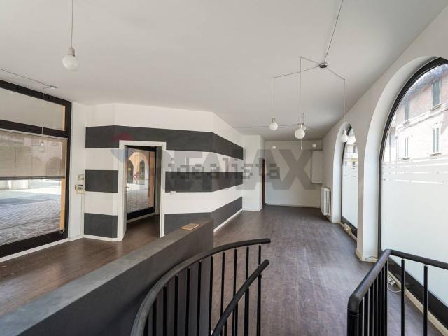 Locale Commerciale in vendita a Bruntino, Villa D'almè