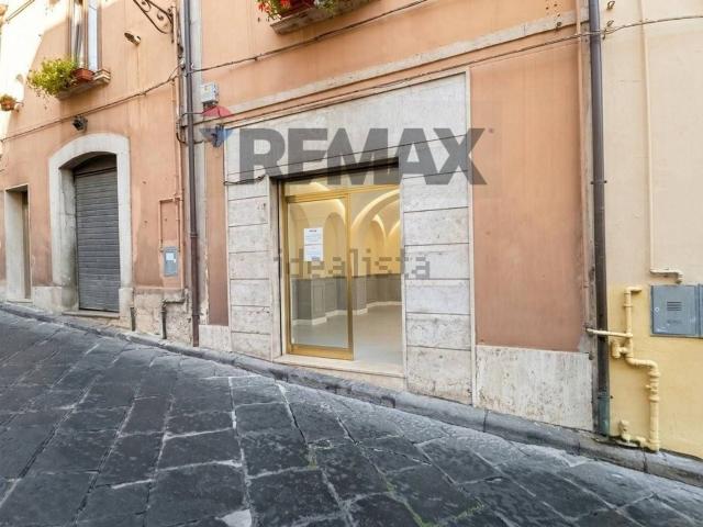 Locale Commerciale in vendita a Campobasso, Molise