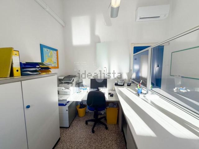 Locale Commerciale in vendita a Olginate, Lombardia