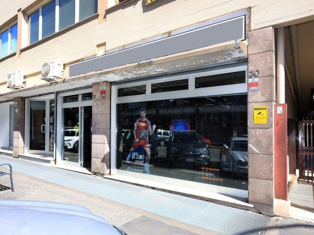 Locale Commerciale in vendita a Montagnola, Roma
