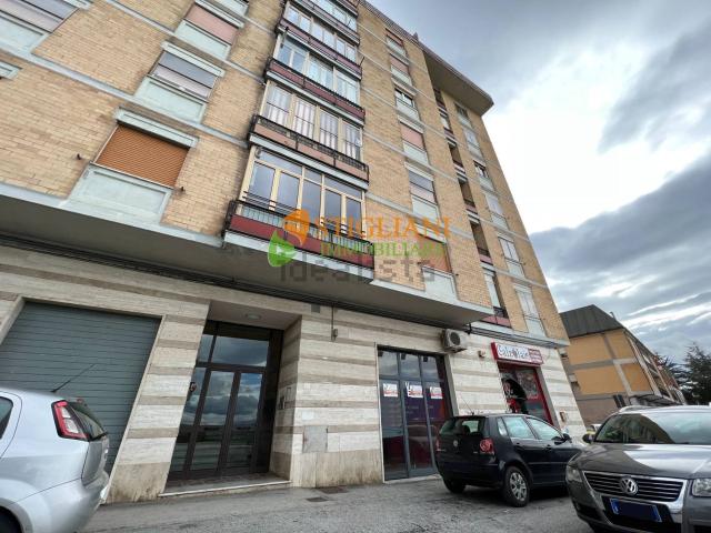 Locale Commerciale in vendita a Campobasso, Molise