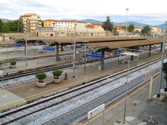 Locale Commerciale in vendita a Quartiere 2, Firenze