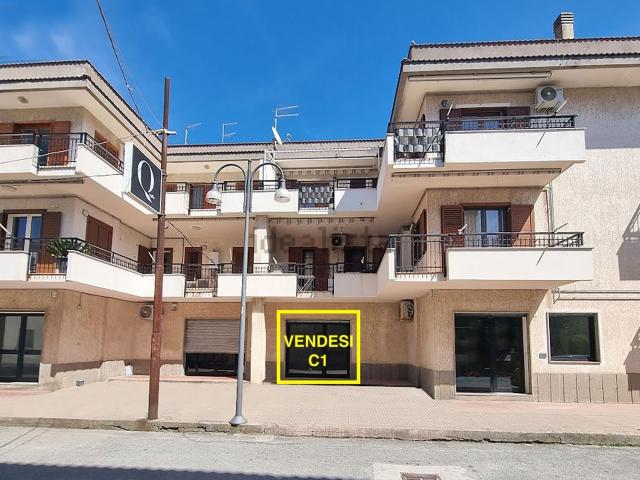 Locale Commerciale in vendita a Fuscaldo Marina, Calabria