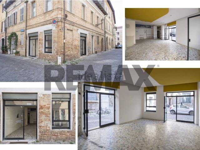 Locale Commerciale in vendita a Rione Porto, Marche