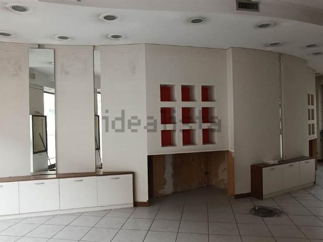 Locale Commerciale in vendita a Polle, Piemonte