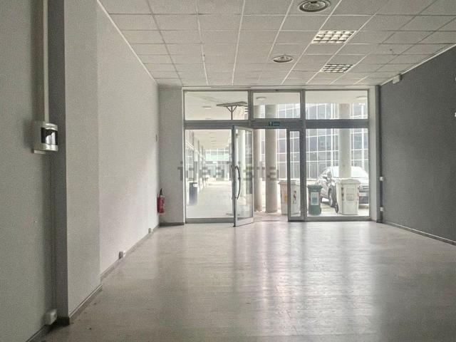 Locale Commerciale in vendita a Lunetta, San Giorgio Di Mantova
