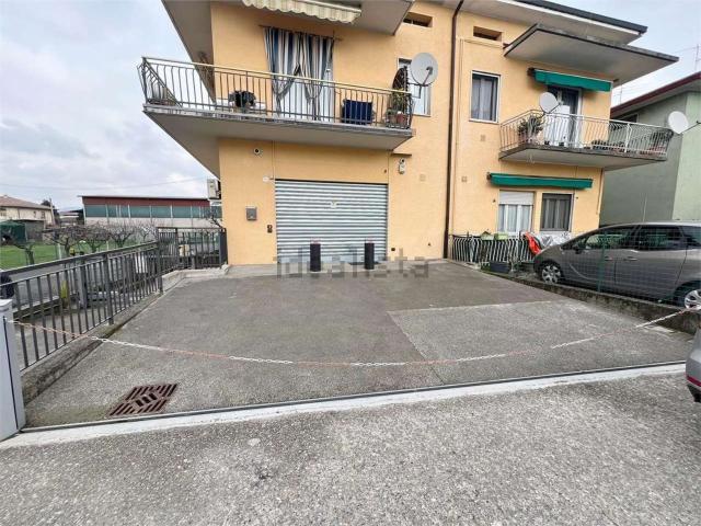 Locale Commerciale in vendita a Seriate, Lombardia