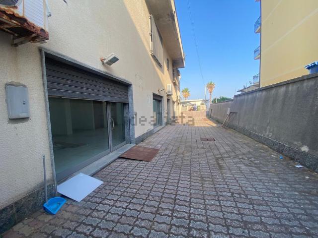 Locale Commerciale in vendita a Calabria, Reggio Calabria