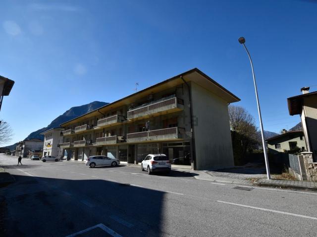 Locale Commerciale in vendita a Venzone, Friuli-Venezia Giulia