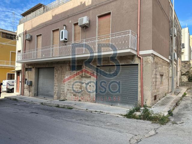 Locale Commerciale in vendita a Ispica, Sicilia