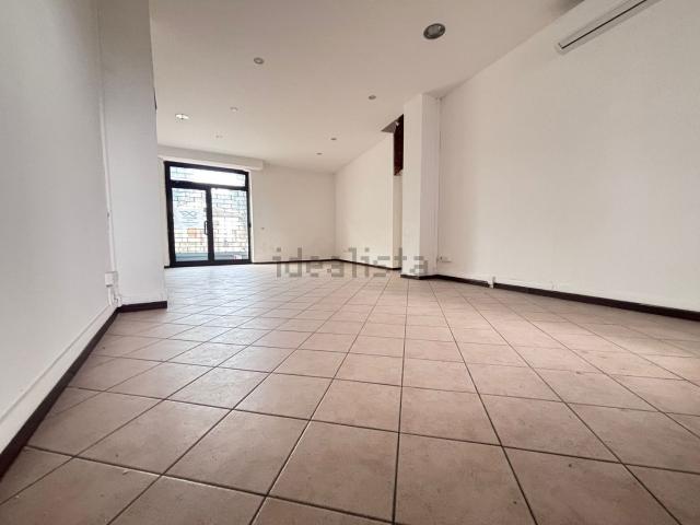 Locale Commerciale in vendita a Abbiategrasso, Lombardia