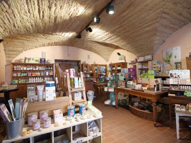 Locale Commerciale in vendita a Archileggi, Amelia