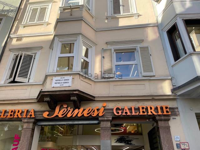 Locale Commerciale in vendita a Centro-Piani-Rencio - Zentrum-Bozner Boden-Rentsch, Bolzano - Bozen