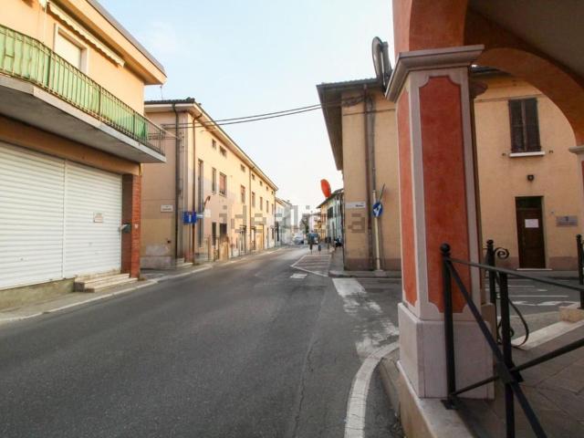 Locale Commerciale in vendita a Leno, Lombardia