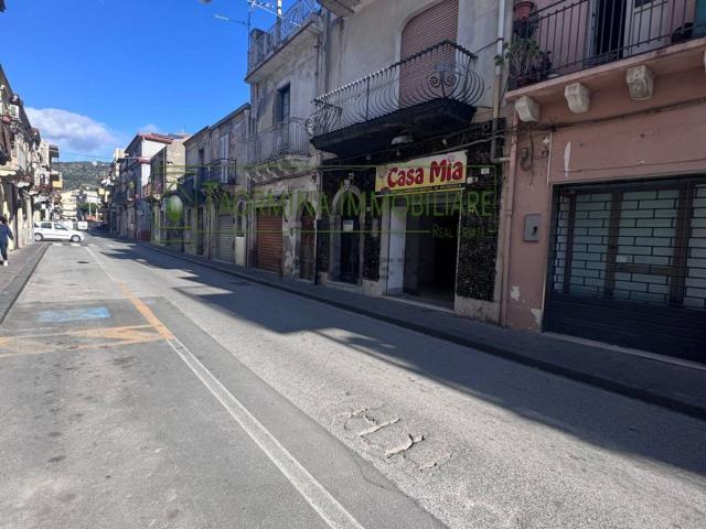 Locale Commerciale in vendita a Gaggi, Messina