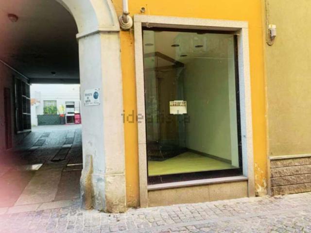 Locale Commerciale in vendita a Piemonte, Alessandria
