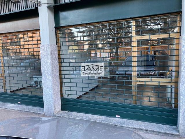 Locale Commerciale in vendita a Bellinzago Lombardo, Lombardia