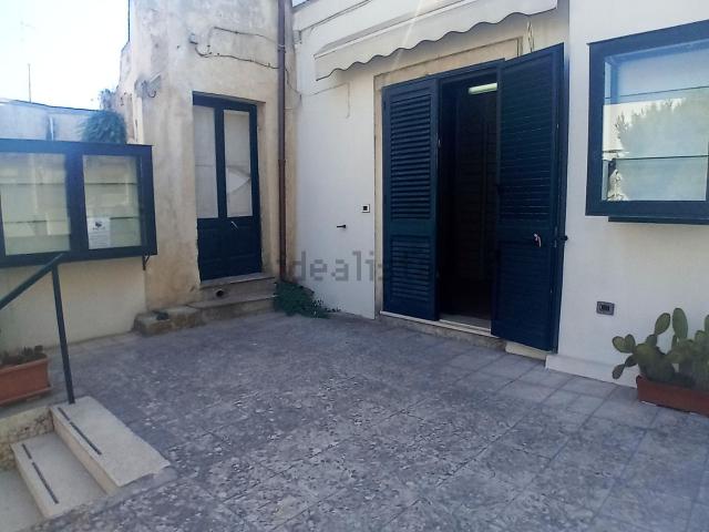 Locale Commerciale in vendita a Puglia, Lecce
