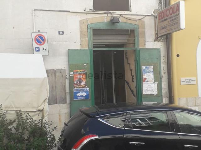 Locale Commerciale in vendita a Puglia, Taranto