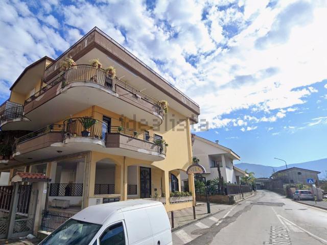 Locale Commerciale in vendita a San Valentino Torio, Campania