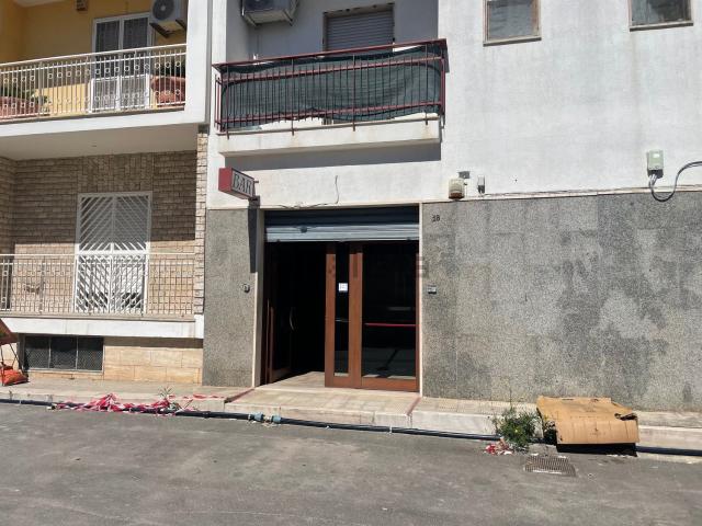 Locale Commerciale in vendita a Puglia, Bari