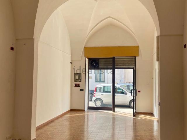 Locale Commerciale in vendita a Puglia, Lecce