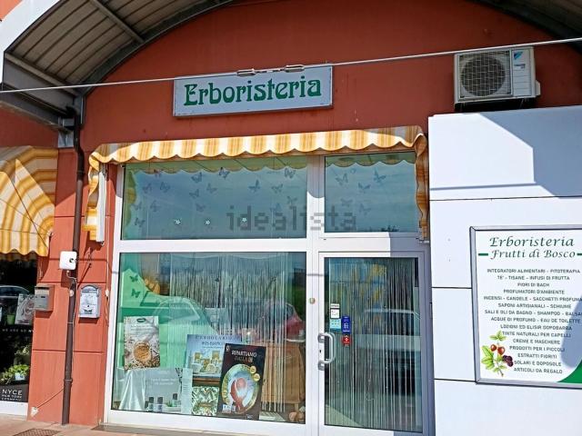 Locale Commerciale in vendita a Bassa Reggiana, Re