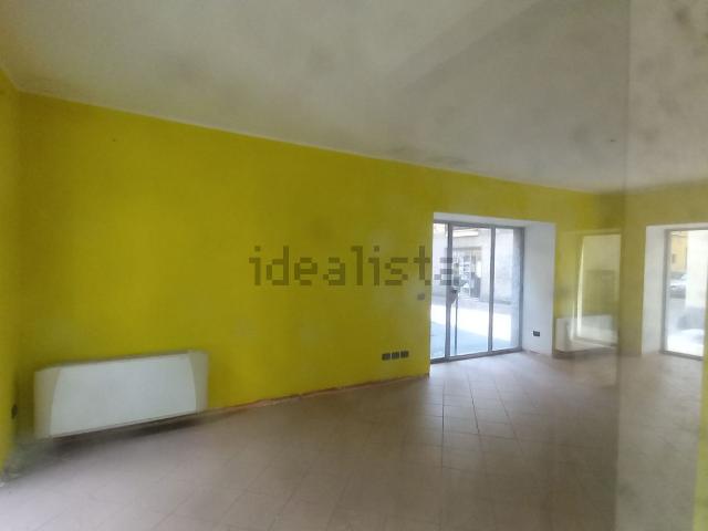 Locale Commerciale in vendita a Piemonte, Novara