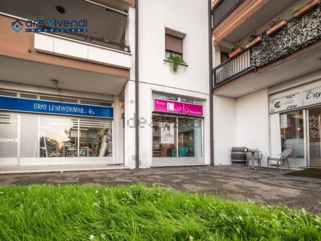 Locale Commerciale in vendita a San Giovanni Lupatoto, Veneto