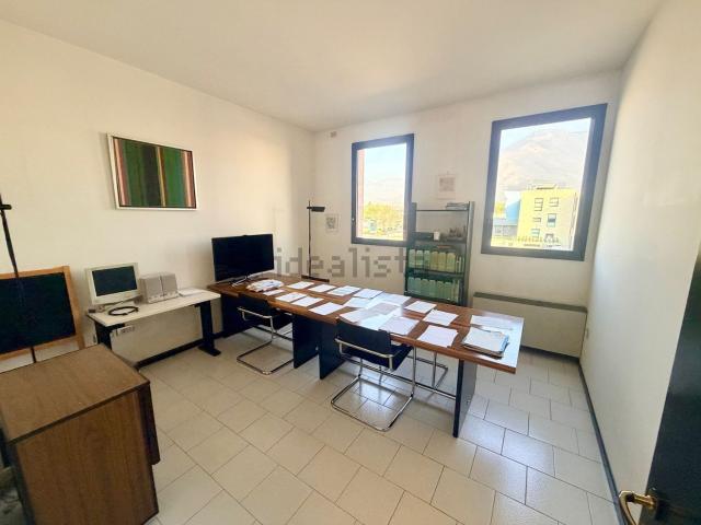 Locale Commerciale in vendita a Schio, Veneto