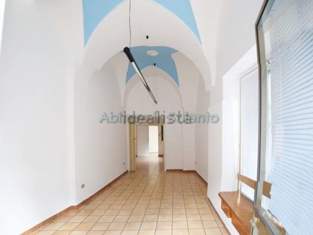 Locale Commerciale in vendita a Puglia, Lecce