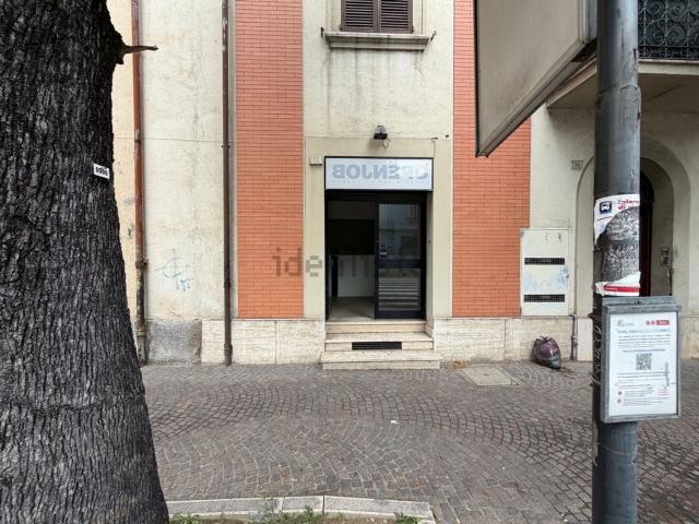 Locale Commerciale in vendita a Città Giardino, Terni