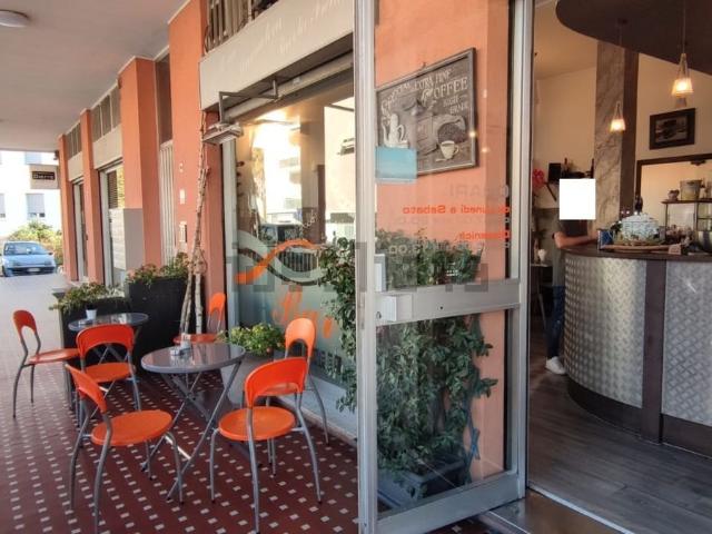 Locale Commerciale in vendita a Pagnano, Merate