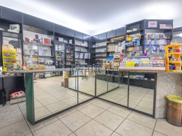 Locale Commerciale in vendita a Marche, Macerata