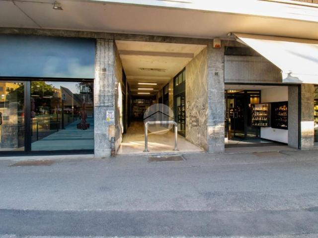 Locale Commerciale in vendita a Crema Nuova, Crema