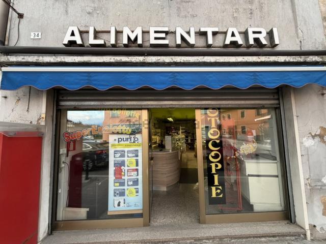 Locale Commerciale in vendita a Ponte nelle Alpi, Ponte Nelle Alpi