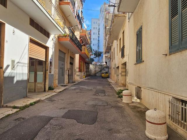 Locale Commerciale in vendita a Puglia, Bari