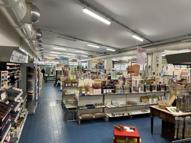 Locale Commerciale in vendita a Stanga, Padova