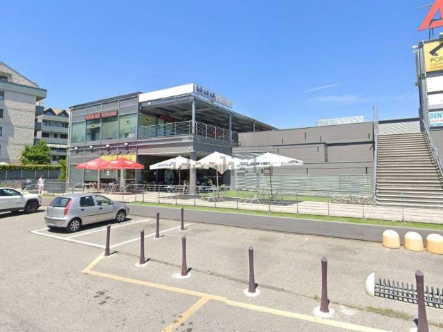 Locale Commerciale in vendita a Oltrepo, Piemonte