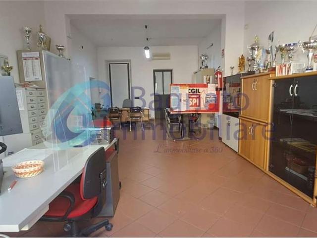 Locale Commerciale in vendita a Piemonte, Novara
